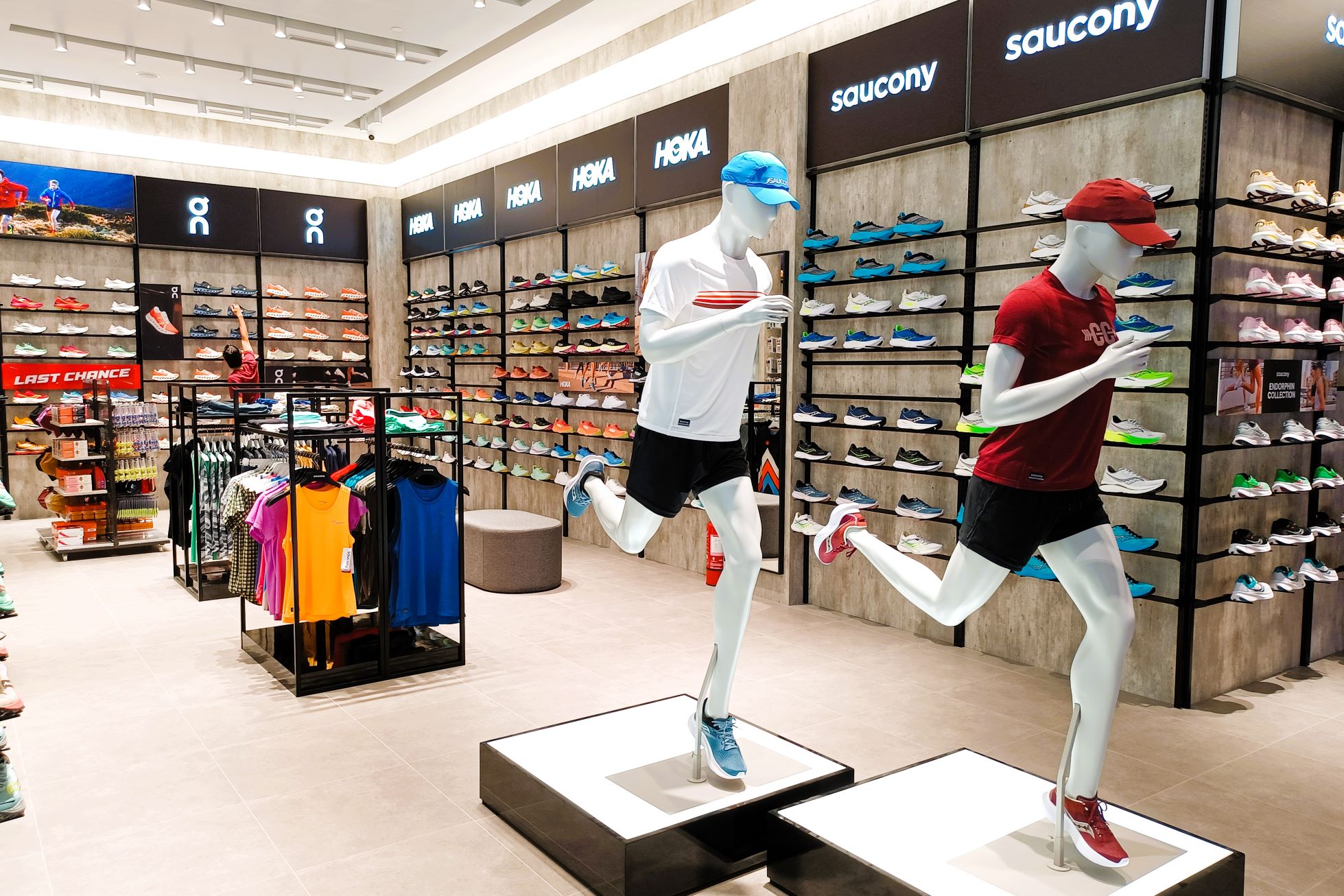 Finding Your Perfect Fit: How to Choose a Running Shoe? - SportsWorld ...