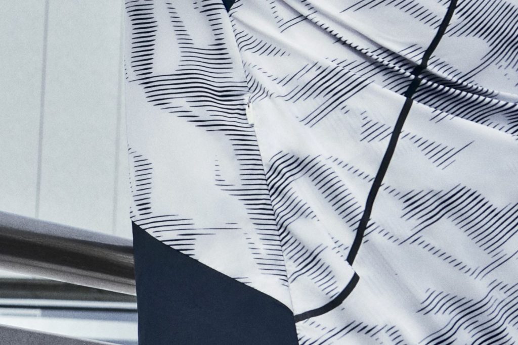 Descente AWAKEN Series Triathlon Running Jacket