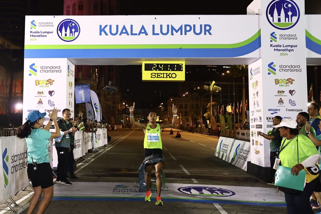 Full Marathon Malaysian Men’s champion, Muhaizar Mohamad, Crossed the Finish Line