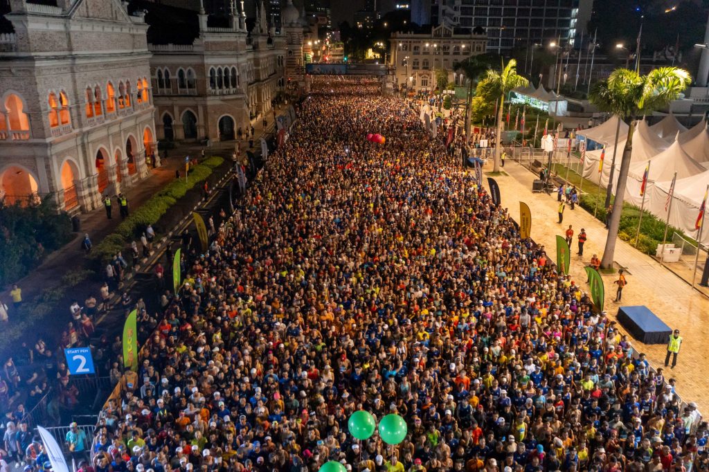 Runners lined up for the Full Marathon