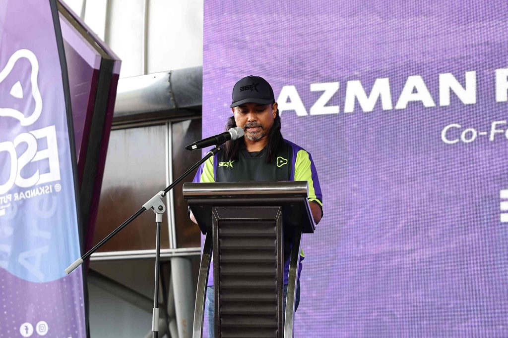 Azman Fahmi Osman, Co-Founder 36Five X giving the opening speech