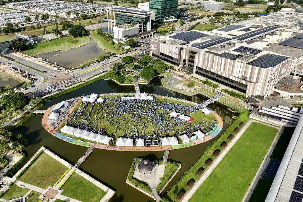 Skechers Friendship Walk 2025